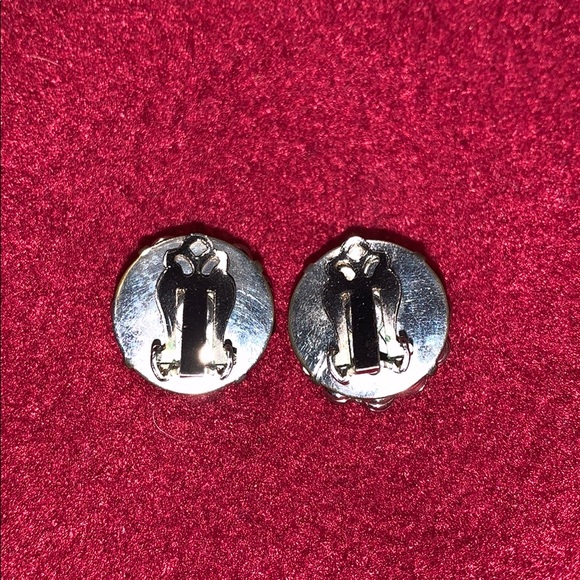 Vintage Clip On Earrings - Picture 3 of 5